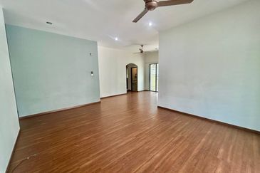 Taman Bandar Warisan Puteri, Seremban, Semi D 1.5 Tingkat For Sale