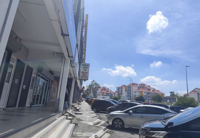 3 Storey Shoplot Jalan pusat niaga klia,Kuarters KlIa