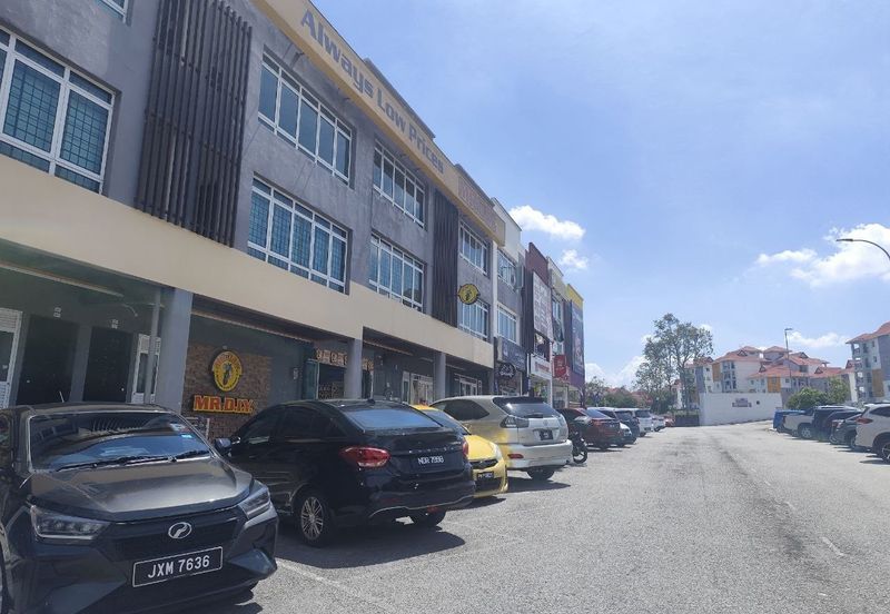 3 Storey Shoplot Jalan pusat niaga klia,Kuarters KlIa