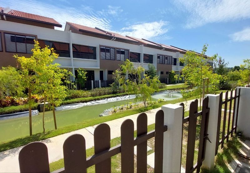 Setia Warisan Tropika (Belladonna)