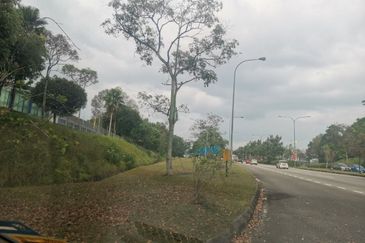 BELOW MARKET 🔥🔥  FFreehold 💗Tanah Lot Tepi Jalan besar Nilai - Sepang Commercial