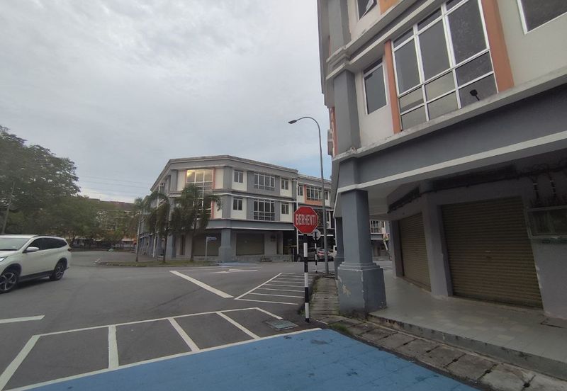 For rent shoplot near acacia residence at Salak Tinggi