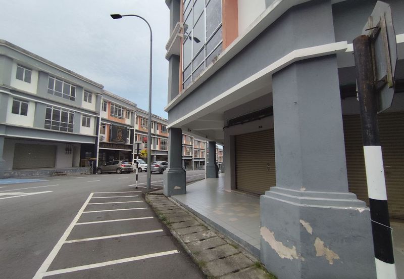 For rent shoplot near acacia residence at Salak Tinggi