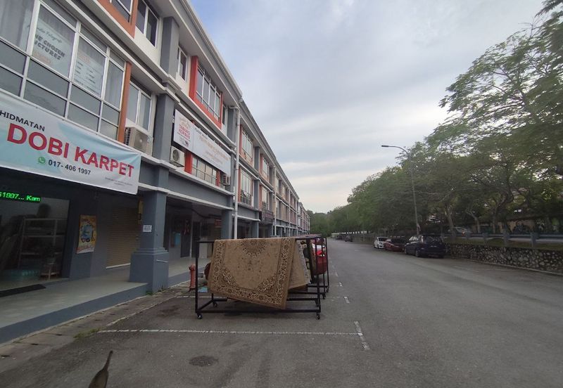 For rent shoplot near acacia residence at Salak Tinggi