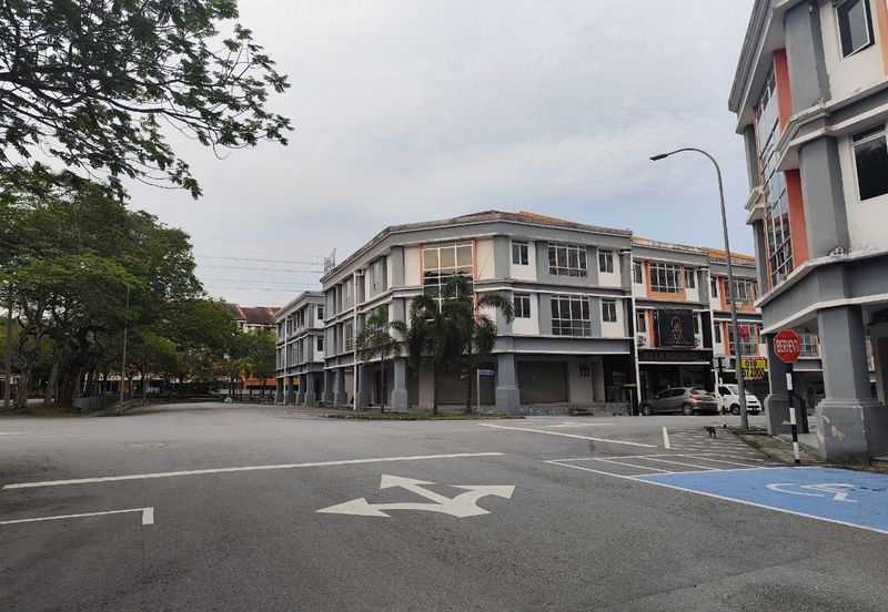 For rent shoplot near acacia residence at Salak Tinggi