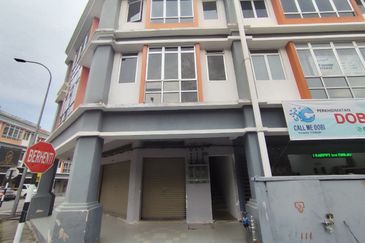 For rent shoplot near acacia residence at Salak Tinggi