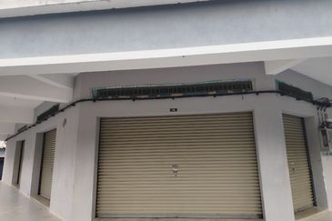 For rent shoplot near acacia residence at Salak Tinggi