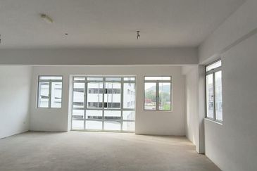 Endlot💗Ground Floor Shoplot near Acacia Residence Brand new, Salak Tinggi