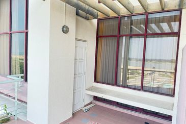 Golden Coast Condominium