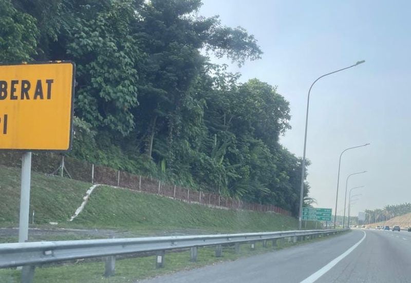PLUS Highway Nilai arah Seremban KM24 Freehold