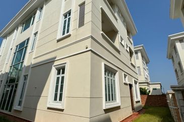 Straits Courtyard Residences