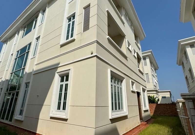 Straits Courtyard Residences