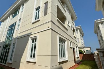 Straits Courtyard Residences