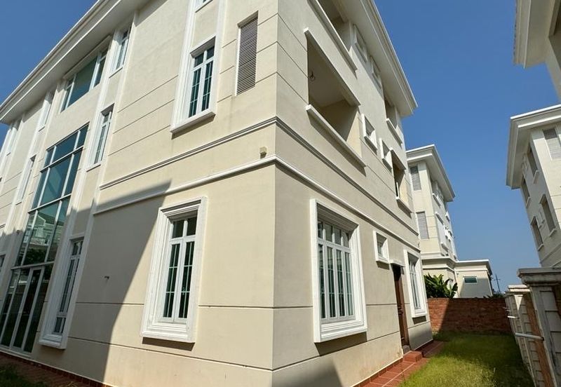 Straits Courtyard Residences