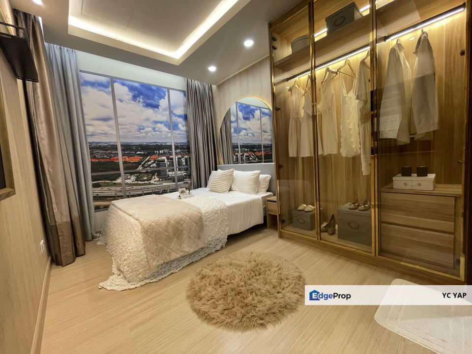 Freehold Condo Next to LRT & KTM station , Selangor, Subang Jaya