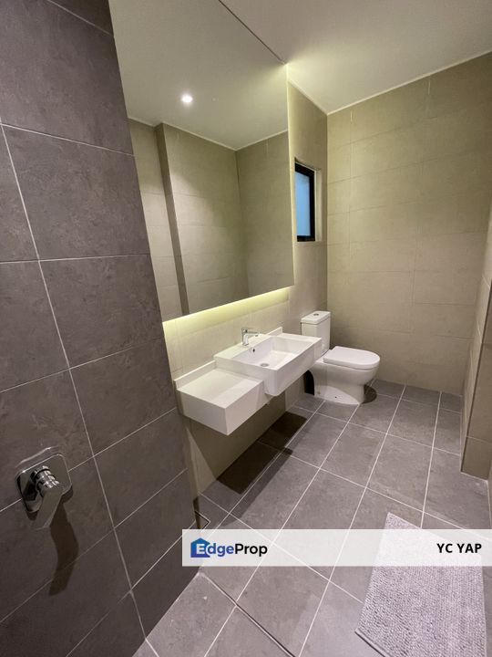 Covered Walkway to LRT Station & IOI Mall ! , Selangor, Puchong