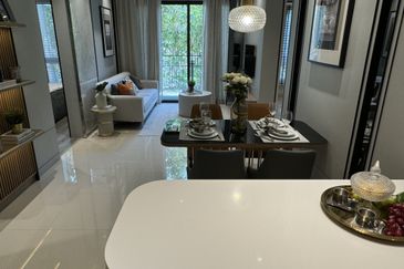 Direct Link Bridge to MRT 2 Station ! 80meter ONLY