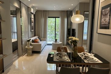 Direct Link Bridge to MRT 2 Station ! 80meter ONLY