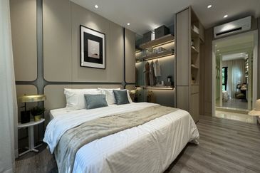 Direct Link Bridge to MRT 2 Station ! 80meter ONLY