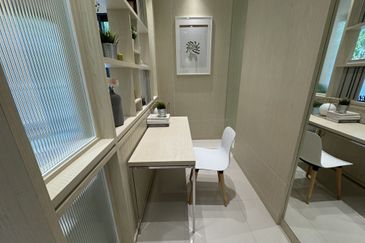 Direct Link Bridge to MRT 2 Station ! 80meter ONLY