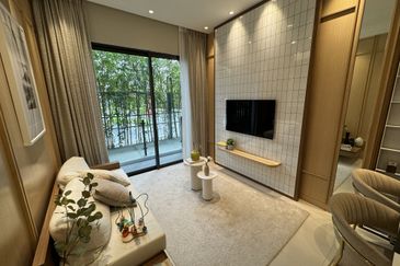 Direct Link Bridge to MRT 2 Station ! 80meter ONLY