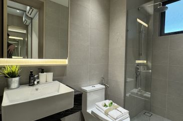 Direct Covered Link Bridge to MRT Station 