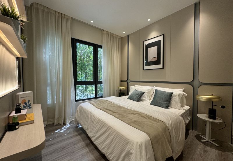 Direct Covered Link Bridge to MRT Station 