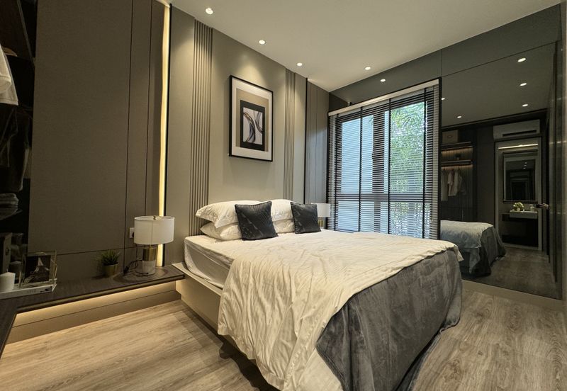 Direct Covered Link Bridge to MRT Station