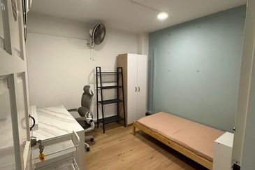 Middle room at SS15/7 Subang Jaya near Inti 2 minutes for rent 