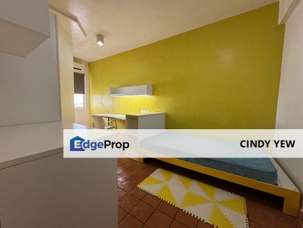 Room to let for female at univillage semenyih near nottingham, Selangor, Semenyih