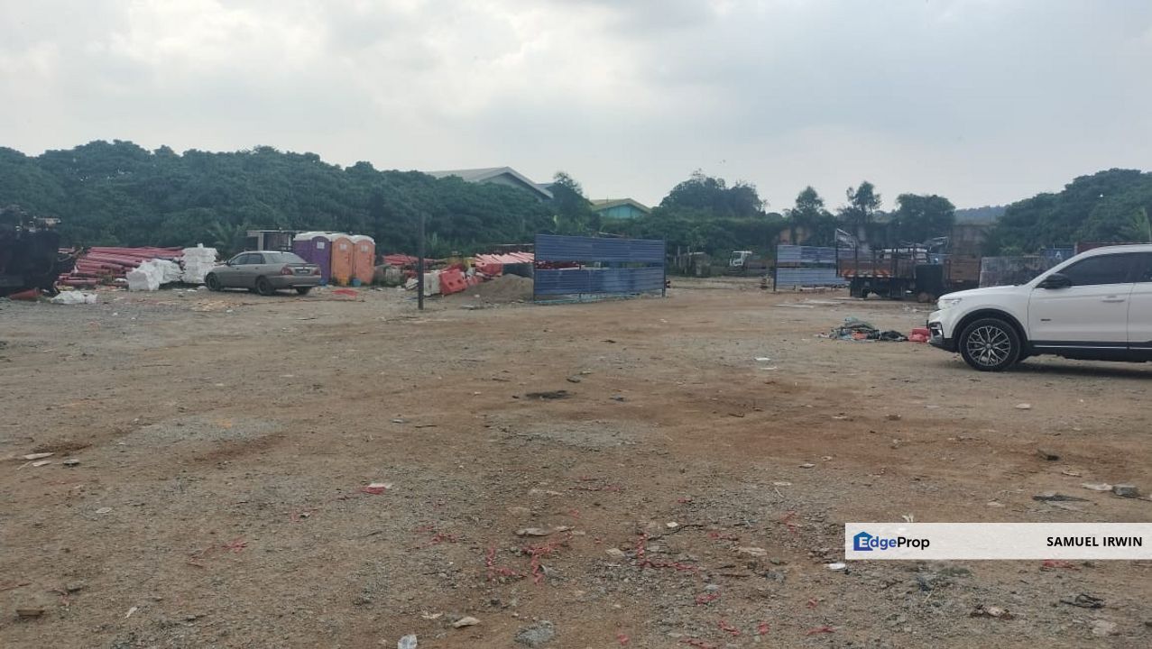 Subang (Pekan Subang) Land with Flat Land and Main Road Access, Selangor, Subang