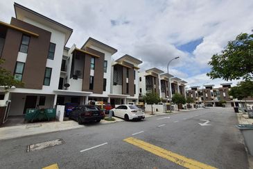 TOWNHOUSE CEMPAKA SERI 2 KOTA SERIEMAS