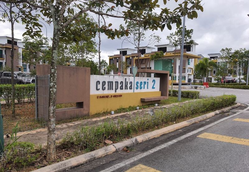 TOWNHOUSE CEMPAKA SERI 2 KOTA SERIEMAS