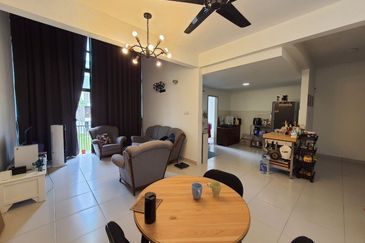 TOWNHOUSE CEMPAKA SERI 2 KOTA SERIEMAS