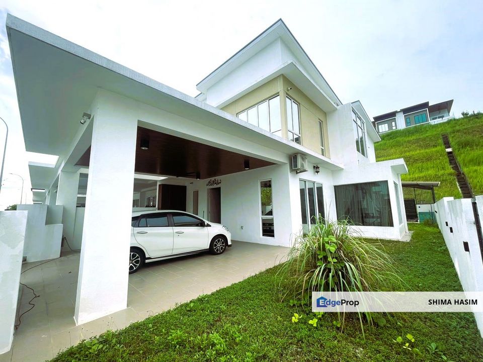 FULLY FURNISH RENOVATED CORNER LOT 2 STOREY CADENA ARA SENDAYAN