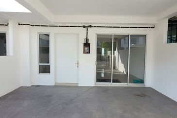 TIARA SENDAYAN (PRESINT 2)