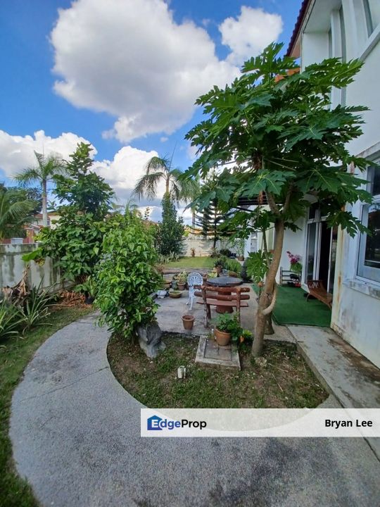MolekDouble Storey Semi D Corner Lot with Land for Sale RM1,180,000
