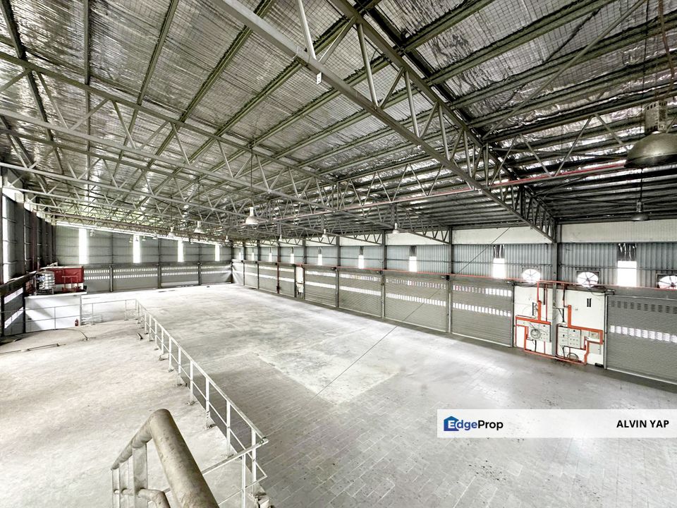 Huge showroom for rent, facing main road, strategic location, Selangor, Cheras