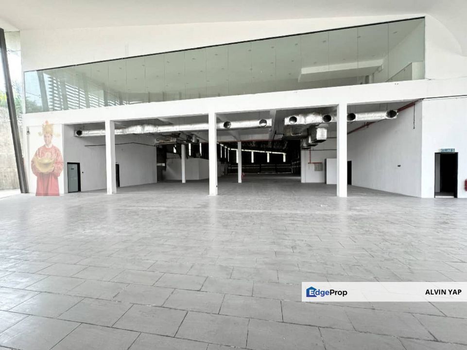 Huge showroom for rent, facing main road, strategic location, Selangor, Cheras
