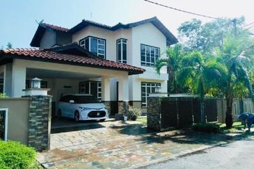 HOT DEAL! URGENT SALE! Bungalow Double Storey for Sale at Sg Buloh! Freehold!