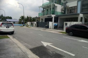 Double Storey Terrace House at Taman Impian Murni Seksyen 30, Shah Alam for Sale!