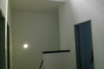 Double Storey Terrace House at Taman Impian Murni Seksyen 30, Shah Alam for Sale!