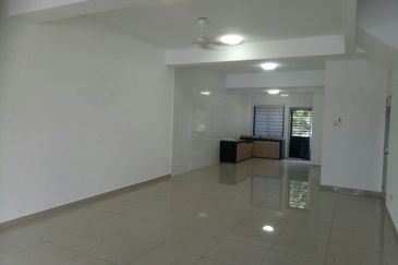 Double Storey Terrace House at Taman Impian Murni Seksyen 30, Shah Alam for Sale!
