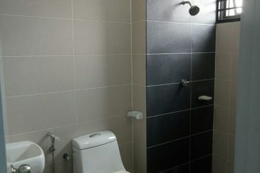 Double Storey Terrace House at Taman Impian Murni Seksyen 30, Shah Alam for Sale!