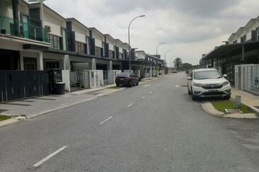 Double Storey Terrace House at Taman Impian Murni Seksyen 30, Shah Alam for Sale!