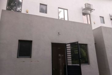 Double Storey Terrace House at Taman Impian Murni Seksyen 30, Shah Alam for Sale!