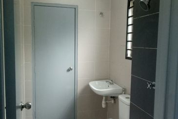 Double Storey Terrace House at Taman Impian Murni Seksyen 30, Shah Alam for Sale!