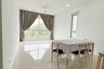 Lakefront Condominium | Emerald Hills @ Alam Damai