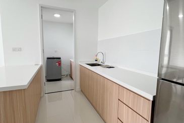 Lakefront Condominium | Emerald Hills @ Alam Damai