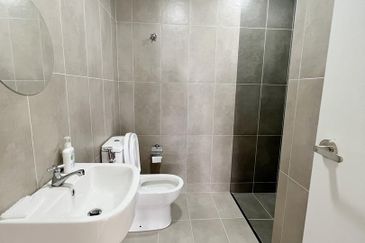 Lakefront Condominium | Emerald Hills @ Alam Damai